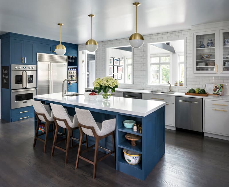 Modern kitchen featuring navy blue lower cabinets