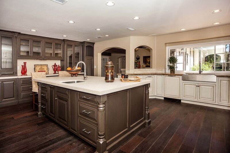 Two-tone kitchen featuring dark brown lower cabinets and light beige uppers