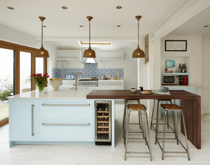 A family-friendly open kitchen island with built-in seating and shelving, perfect for meal prep and entertaining in open-concept homes