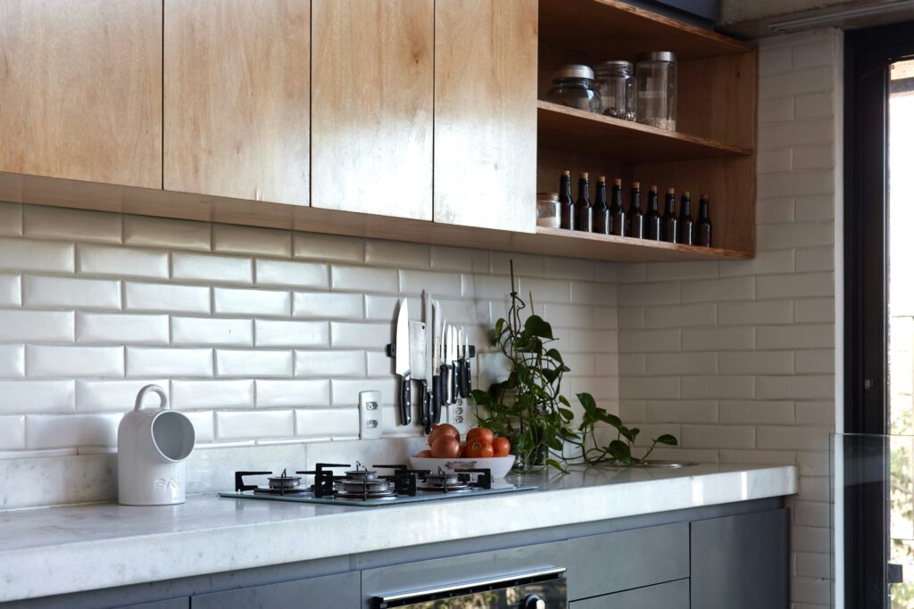 A modern kitchen featuring Casta Cabinetry’s wood finish kitchen cabinets