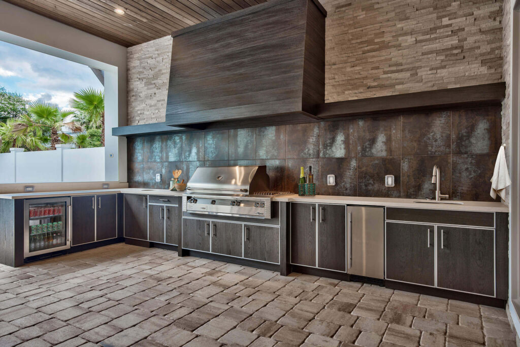 Customized outdoor kitchen cabinets using versatile materials for tailored designs