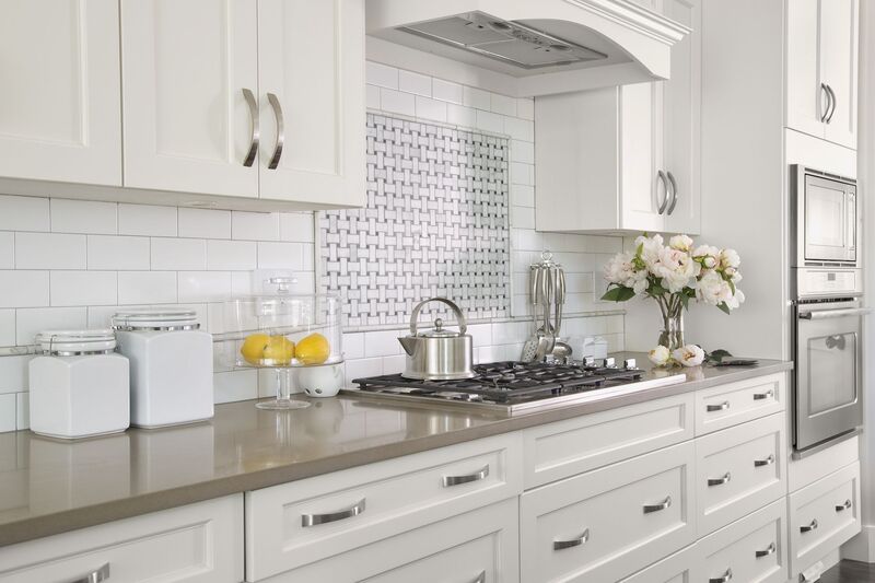 Full overlay cabinets with a seamless design and premium craftsmanship in a modern kitchen