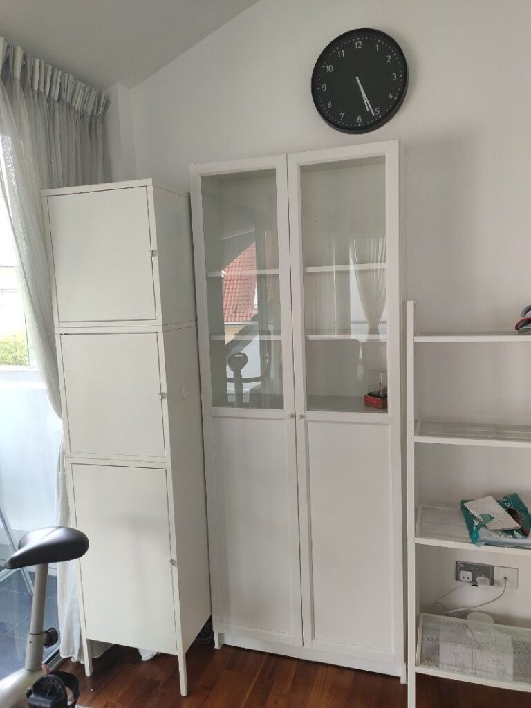 Cabinet with half-panel glass