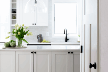 cabinet hardware manufacturers