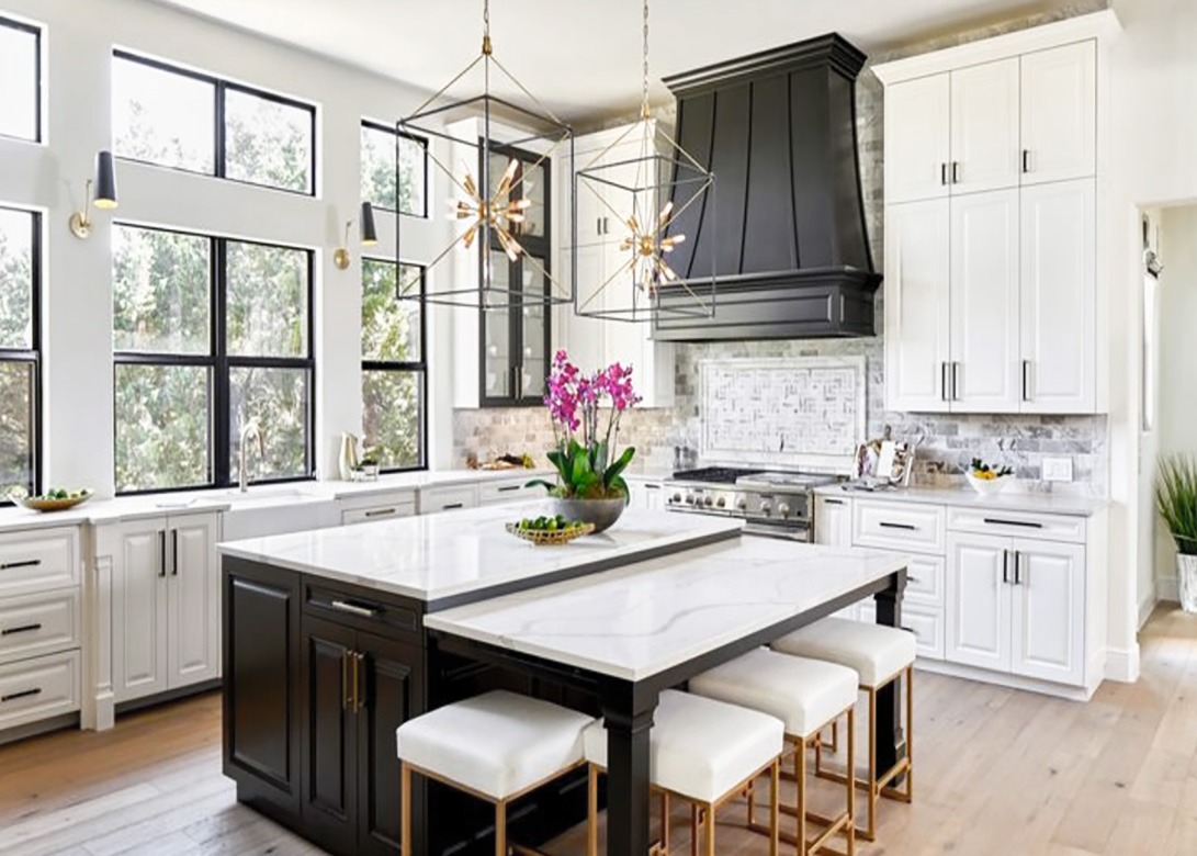 Two-tone black and white kitchen cabinets