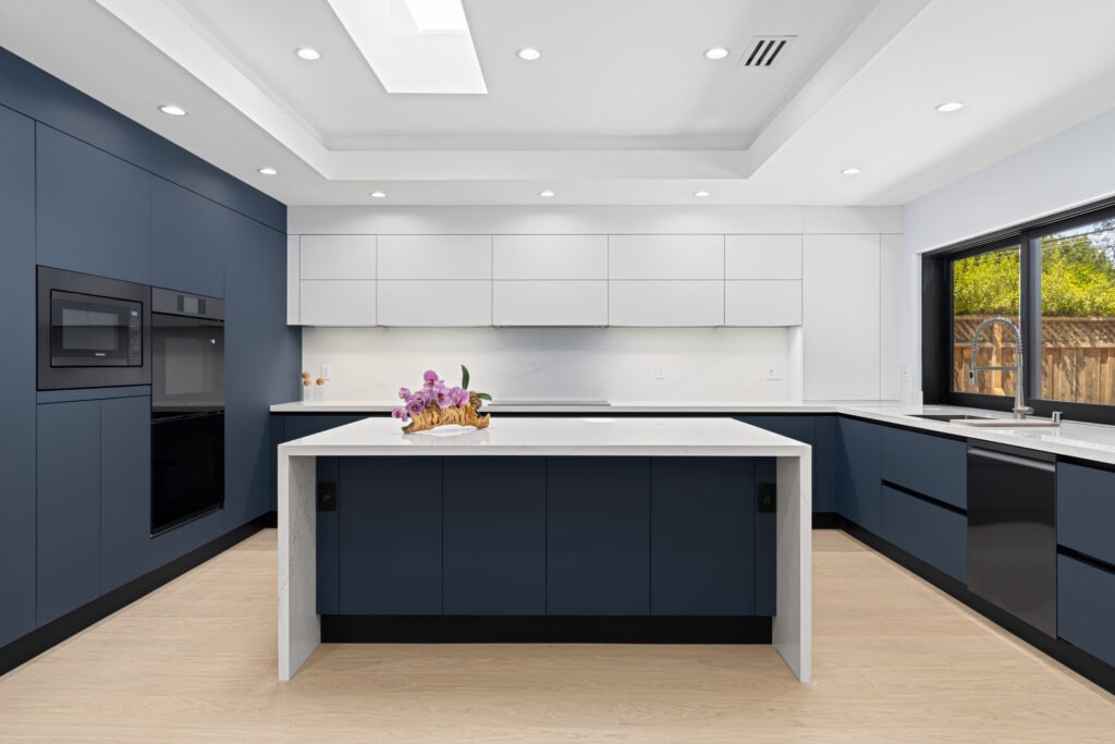 Modern frameless European-style kitchen cabinets in Miami