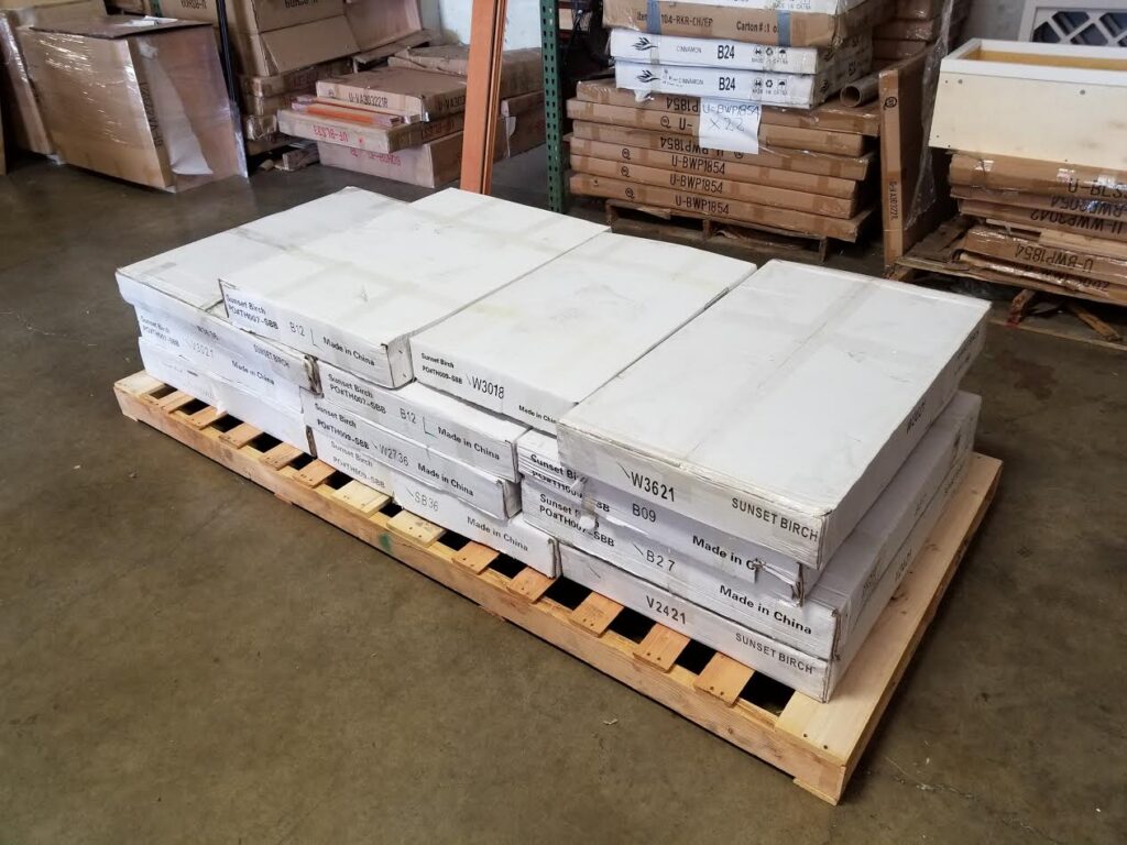 Flat-pack RTA kitchen wholesale cabinets packaged for freight shipping