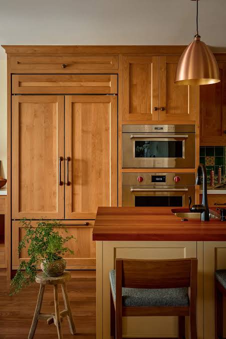 Solid wood stylish kitchen cabinets with a modern American profile