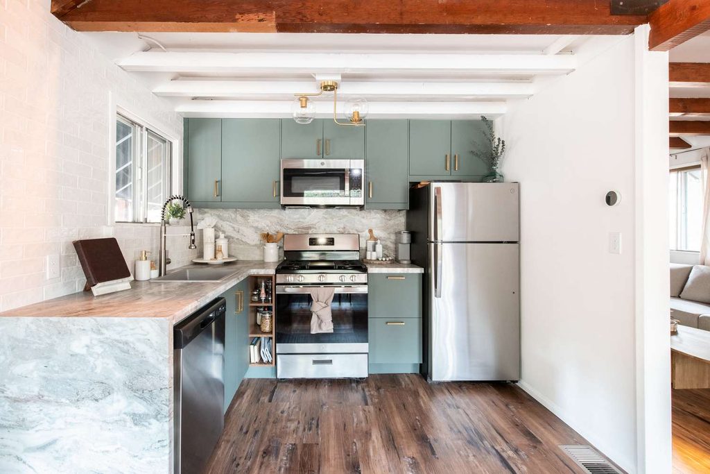 Simple modern stylish kitchen cabinets suited to rental apartments