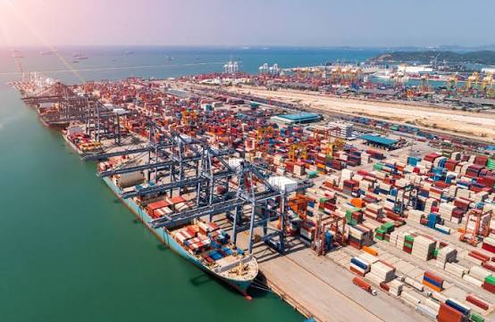 Congested port illustrating factors that can extend cabinet lead times